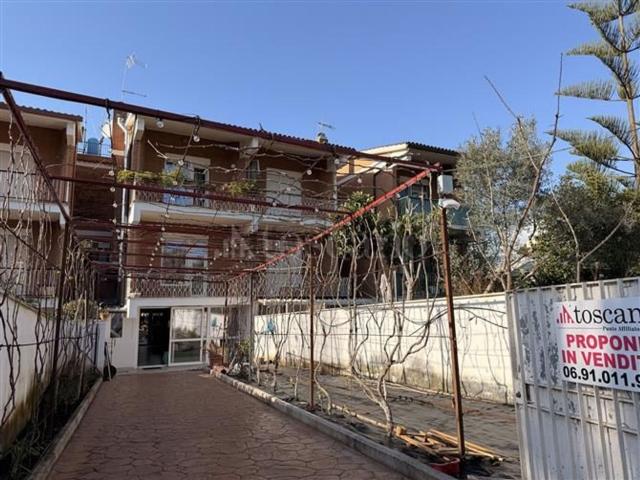 Case e ville in vendita di 150 m² in Viale Paride