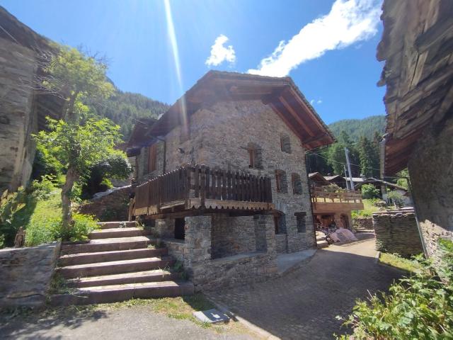 Case e ville in vendita di 150 m² in Frazione Chamin, 3
