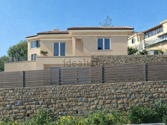 Case e ville in vendita di 150 m² in Strada Monte Ortigara