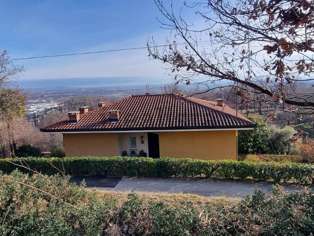 Case e ville in vendita di 150 m² in Strada Montebello, 18