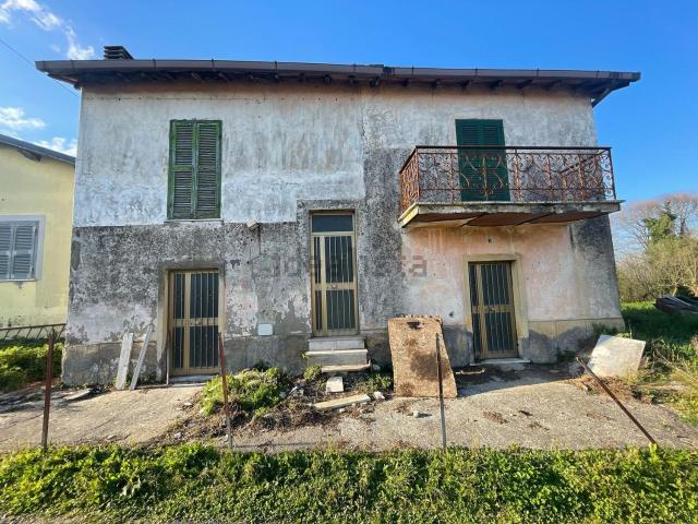 Case e ville in vendita di 151 m² in Via della Primavera, 303