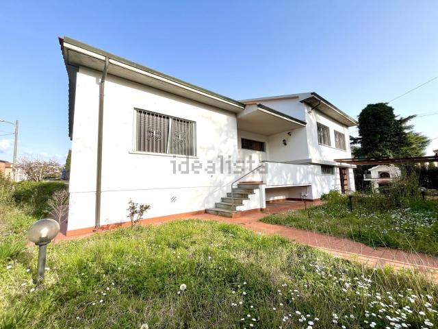 Case e ville in vendita di 151 m² in Via Eugenio Donadoni, 11