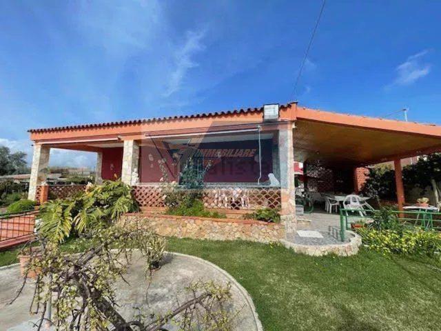 Case e ville in vendita di 151 m² in Via per Canicattini