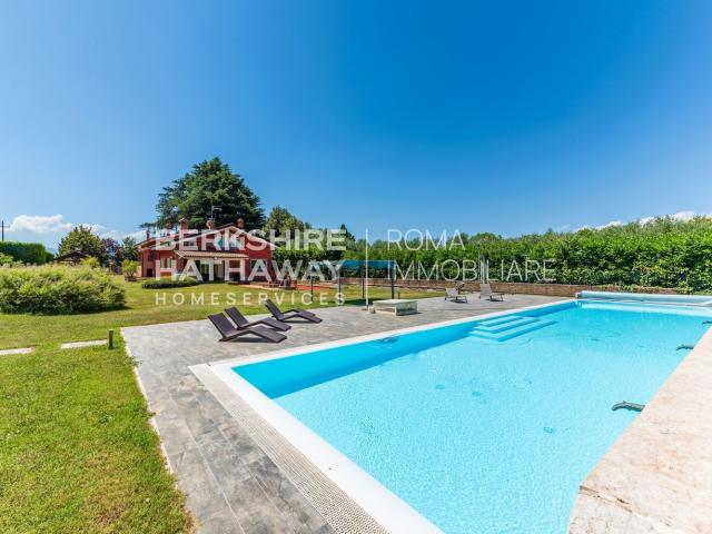 Case e ville in vendita di 1525 m² in Via Genazzano