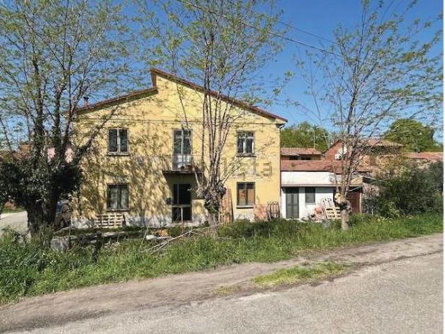Case e ville in vendita di 152 m² in Via Chiesa di Sesto