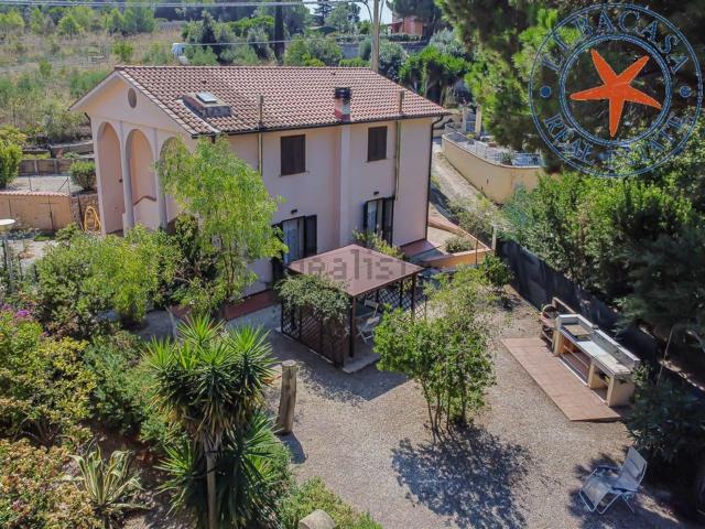 Case e ville in vendita di 152 m² in Via Bivio Boni Cavo