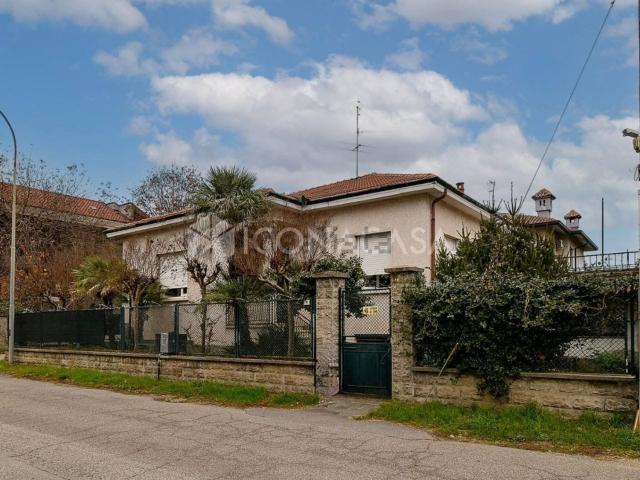Case e ville in vendita di 152 m² in Via Giovanni Pascoli, 16