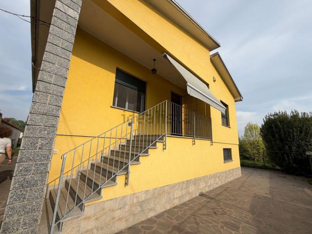 Case e ville in vendita di 152 m² in Via Giovanni Pascoli