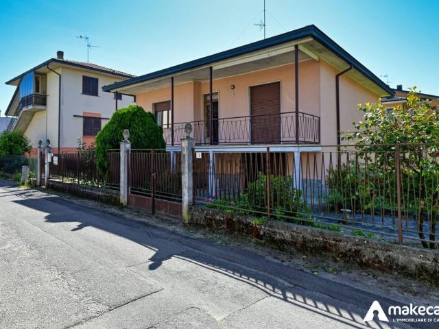 Case e ville in vendita di 152 m² in Via Guglielmo Marconi, 1