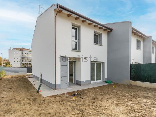 Case e ville in vendita di 152 m² in Via Elio Bragaglia