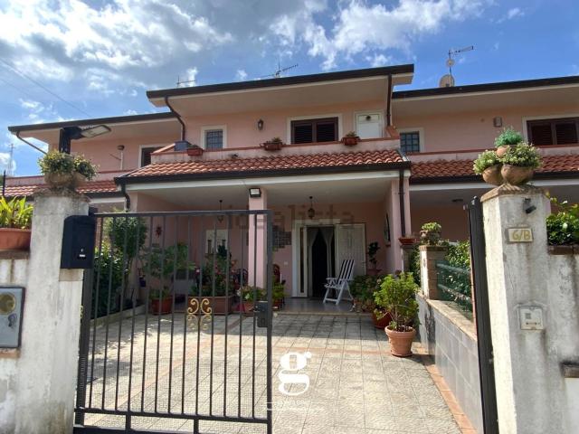 Case e ville in vendita di 152 m² in Via Mandrone