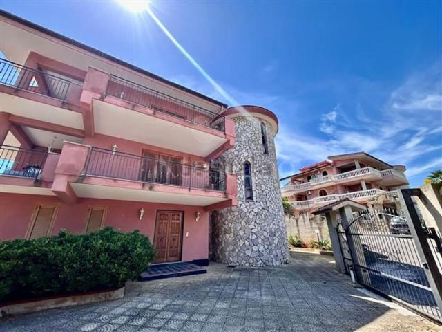 Case e ville in vendita di 152 m² in Via Sandro Pertini