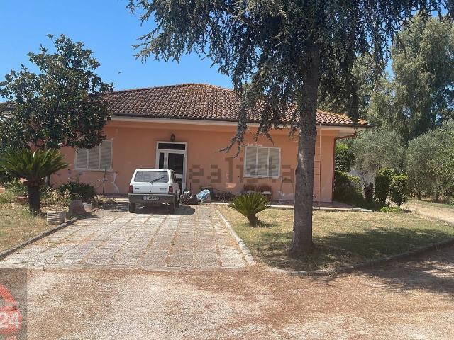 Case e ville in vendita di 153 m² in Via Cavatella