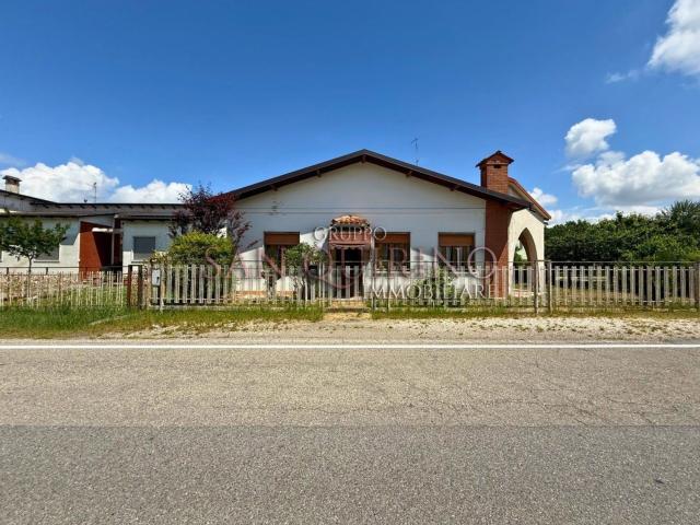 Case e ville in vendita di 153 m² in Via Indipendenza, 2