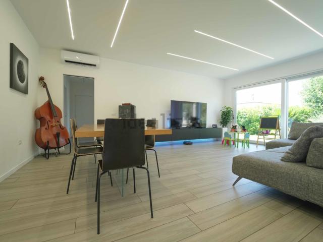 Case e ville in vendita di 153 m² in Via Primo Targhini, 4101