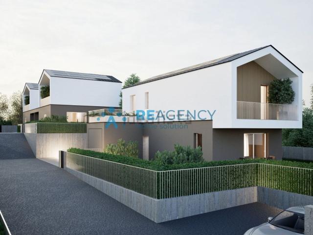 Case e ville in vendita di 153 m² in Via Roma