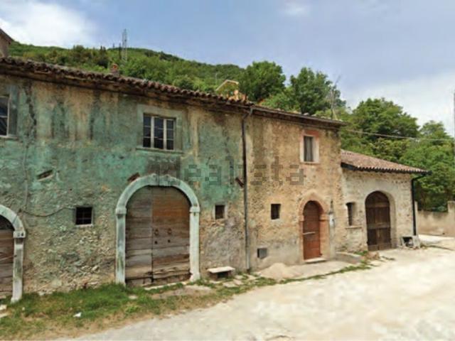 Case e ville in vendita di 153 m² in Strada Statale 4 Via Salaria
