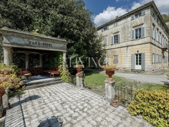 Case e ville in vendita di 1544 m² in Via Carlo del Prete
