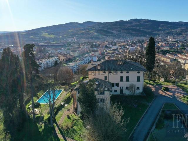Case e ville in vendita di 1548 m² in Via Trieste, 18