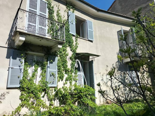 Case e ville in vendita di 154 m² in Via Cavallotti
