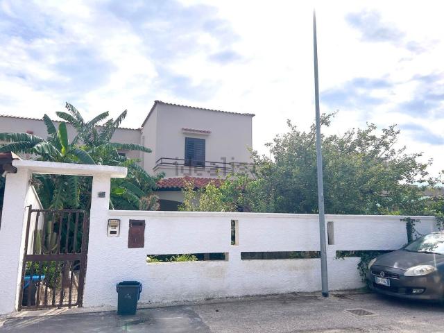 Case e ville in vendita di 154 m² in Via Girasoli, 61