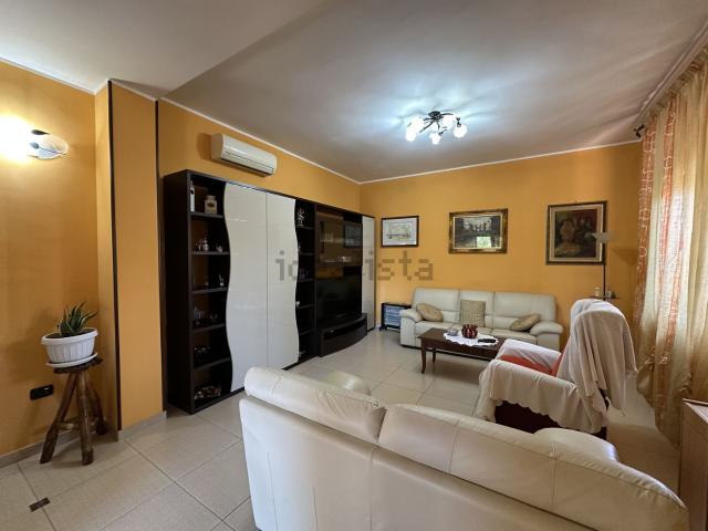 Case e ville in vendita di 154 m² in Via dei Gelsomini, 14