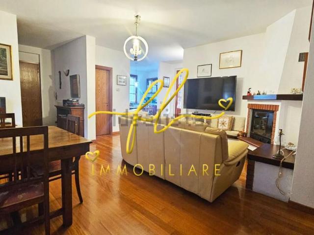Case e ville in vendita di 154 m² in Via E. de Nicola