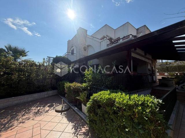Case e ville in vendita di 154 m² in Via L. di Molfetta, 105