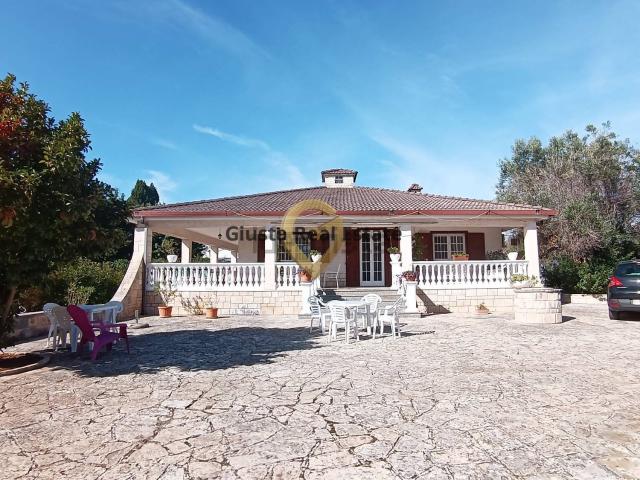 Case e ville in vendita di 154 m² in Via Lombardia