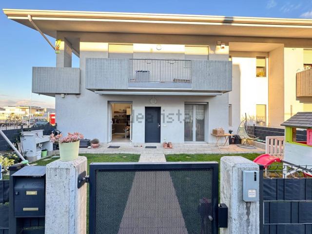 Case e ville in vendita di 154 m² in Via Mario Rigoni Stern, 10