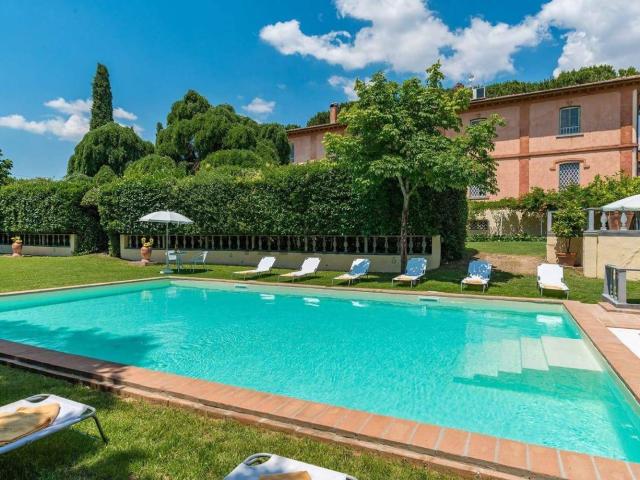 Case e ville in vendita di 1555 m² in Strada Communale dei Landrucci