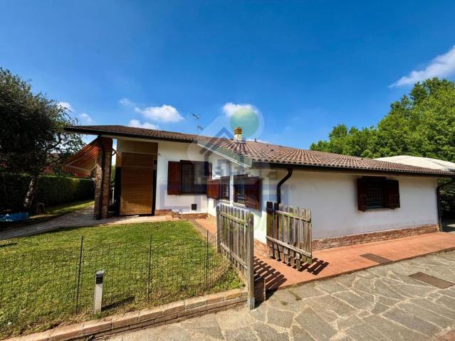 Case e ville in vendita di 155 m² in Via A. Manzoni, 19