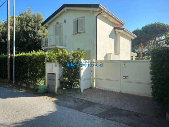 Case e ville in vendita di 155 m² in Via Balilla Grillotti