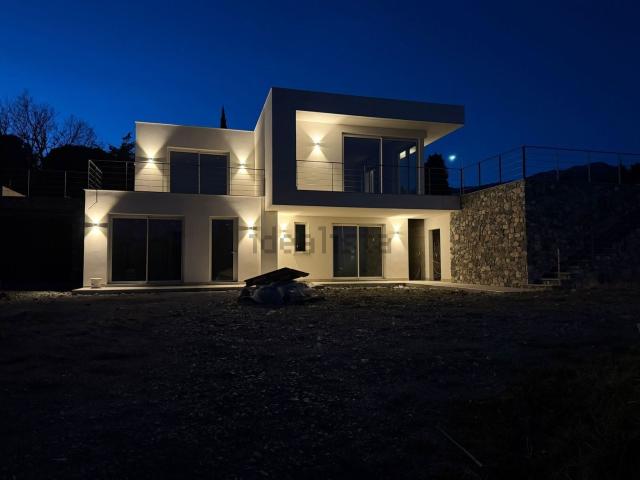 Case e ville in vendita di 155 m² in Via Giovanni Bosco, 13