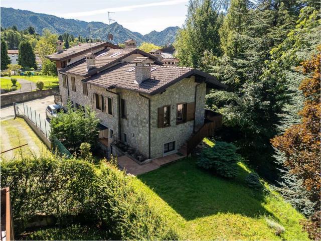 Case e ville in vendita di 155 m² in Via del Noce
