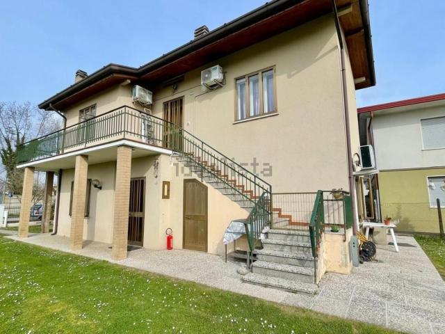 Case e ville in vendita di 155 m² in Via Montello, 3