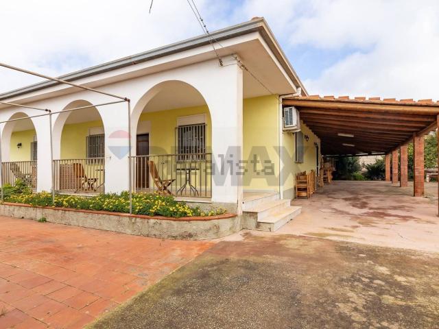 Case e ville in vendita di 155 m² in Via Simeto
