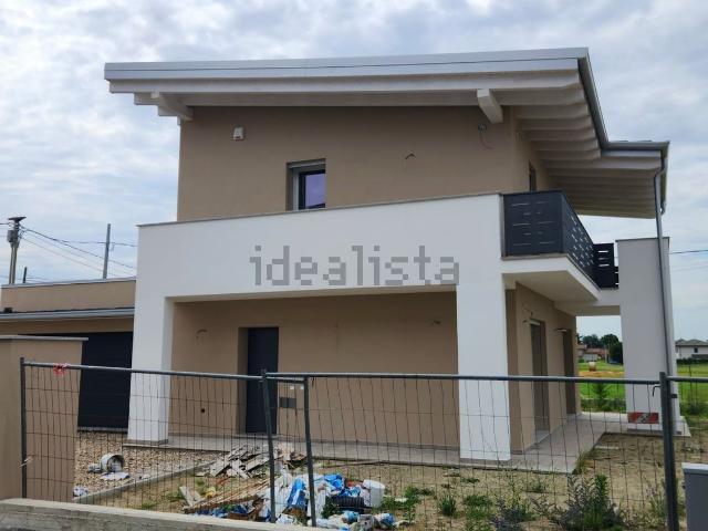 Case e ville in vendita di 155 m² in Via Strera, 117