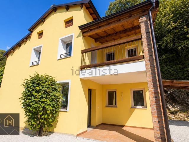Case e ville in vendita di 155 m² in Via Roma