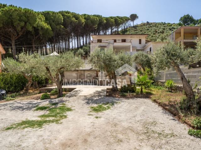 Case e ville in vendita di 155 m² in Via Regione Siciliana, 151