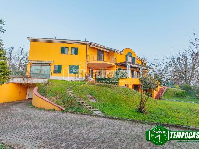 Case e ville in vendita di 155 m² in Via Riviera