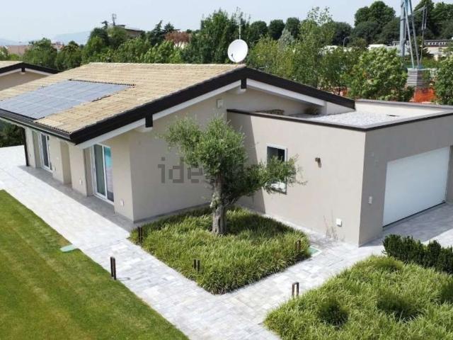 Case e ville in vendita di 155 m² in Via Testi