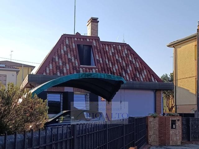 Case e ville in vendita di 155 m² in Via Trieste