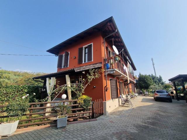 Case e ville in vendita di 155 m² in Località Borgonuovo, 3