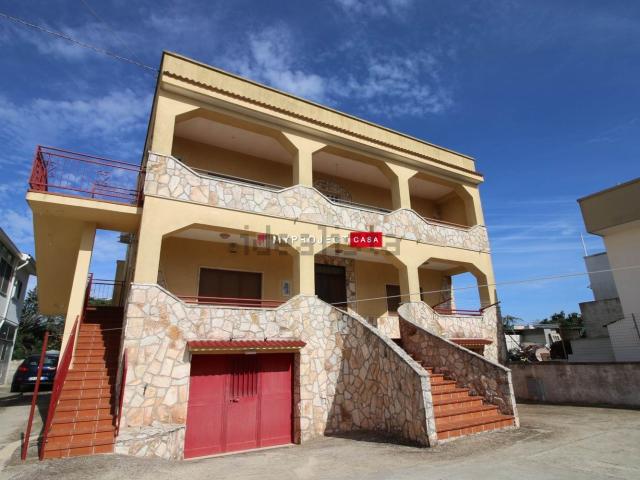 Case e ville in vendita di 155 m² in Strada Statale 172, 54