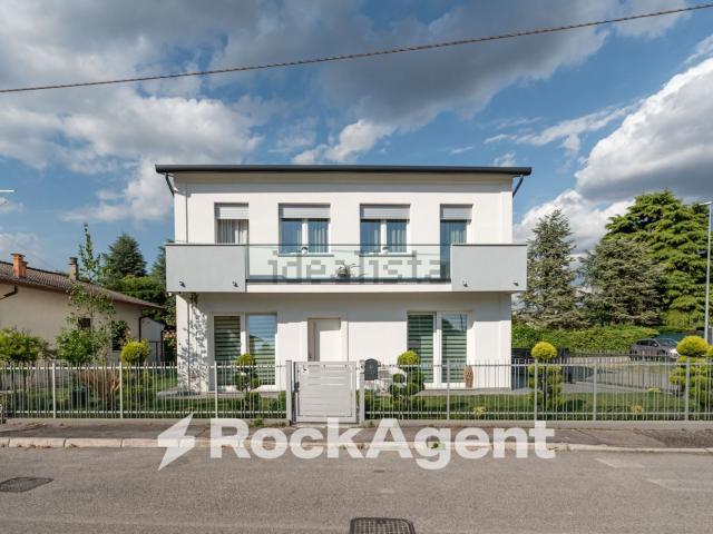Case e ville in vendita di 156 m² in Via Campania, 31