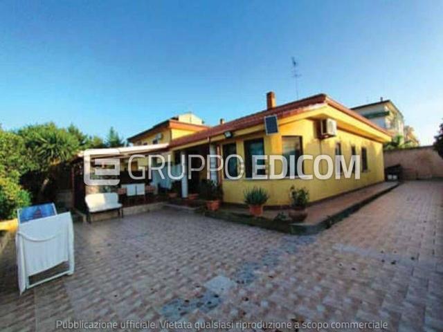 Case e ville in vendita di 156 m² in Via Alaska