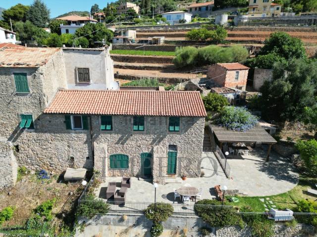Case e ville in vendita di 156 m² in Via alle Ville, 12