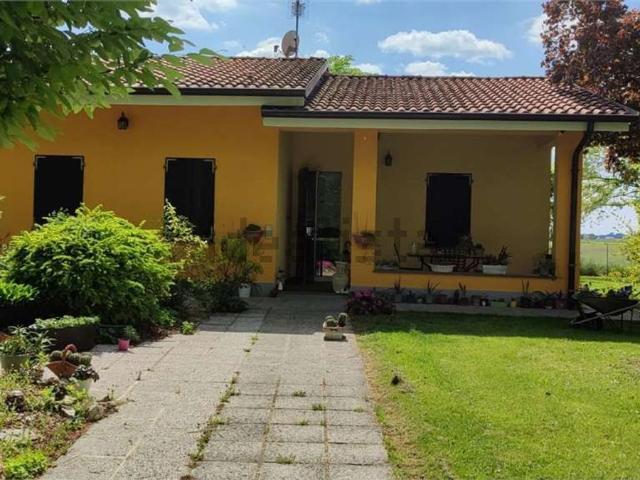 Case e ville in vendita di 156 m² in Via Beltrama