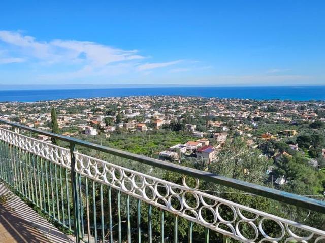Case e ville in vendita di 156 m² in Via Svizzera, 74